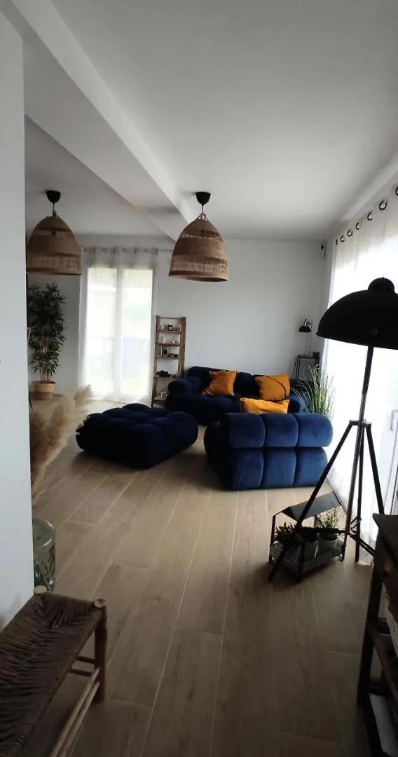 Residence 1139-La Seyne Sur Mer - Magnifique Maison Moderne Avec Piscine Dans Un Quartier Typiquement Provencale Mae-1431 contacts